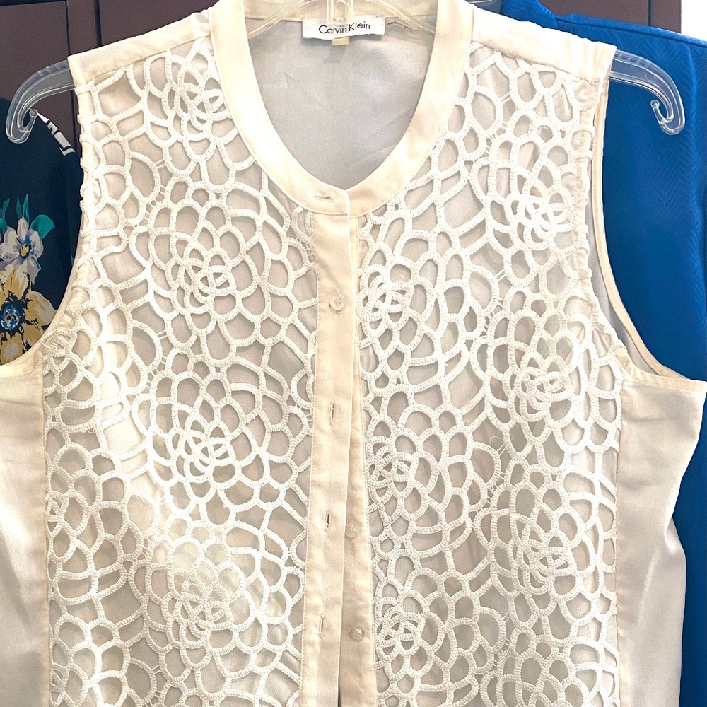 Calvin Klein Size Medium Ivory lace sleeveless blouse
